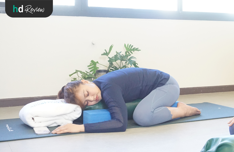 ขั้นตอนในคลาส Restorative Yoga x Thai Wellness