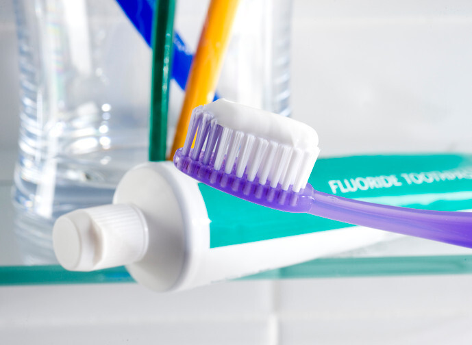 ฟลูออไรด์ มีประโยชน์ขนาดไหน ป้องกันฟันผุอย่างไร